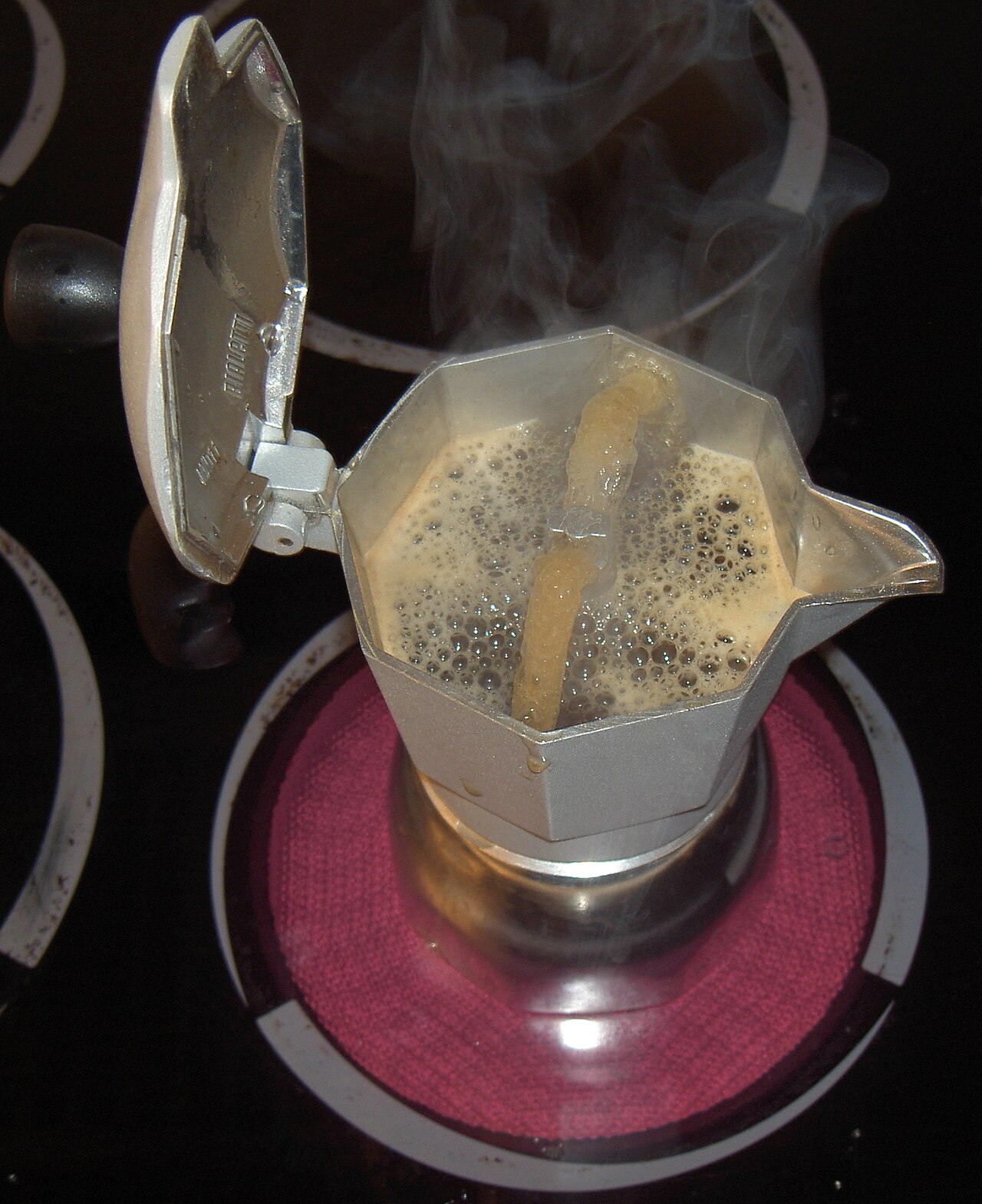 The Stovetop Stainless Espresso Maker: Why the Bialetti Moka Stays King After 90 Years